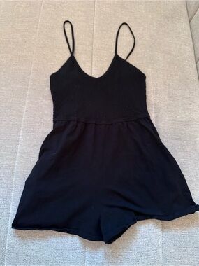 Wild Fable Black smocked top jumper/Romper with pockets!! Flowy bottoms. Sz L